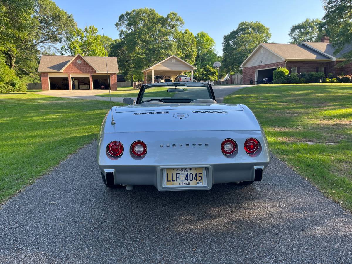 Chevrolet-Corvette-1975-silver-57936-6