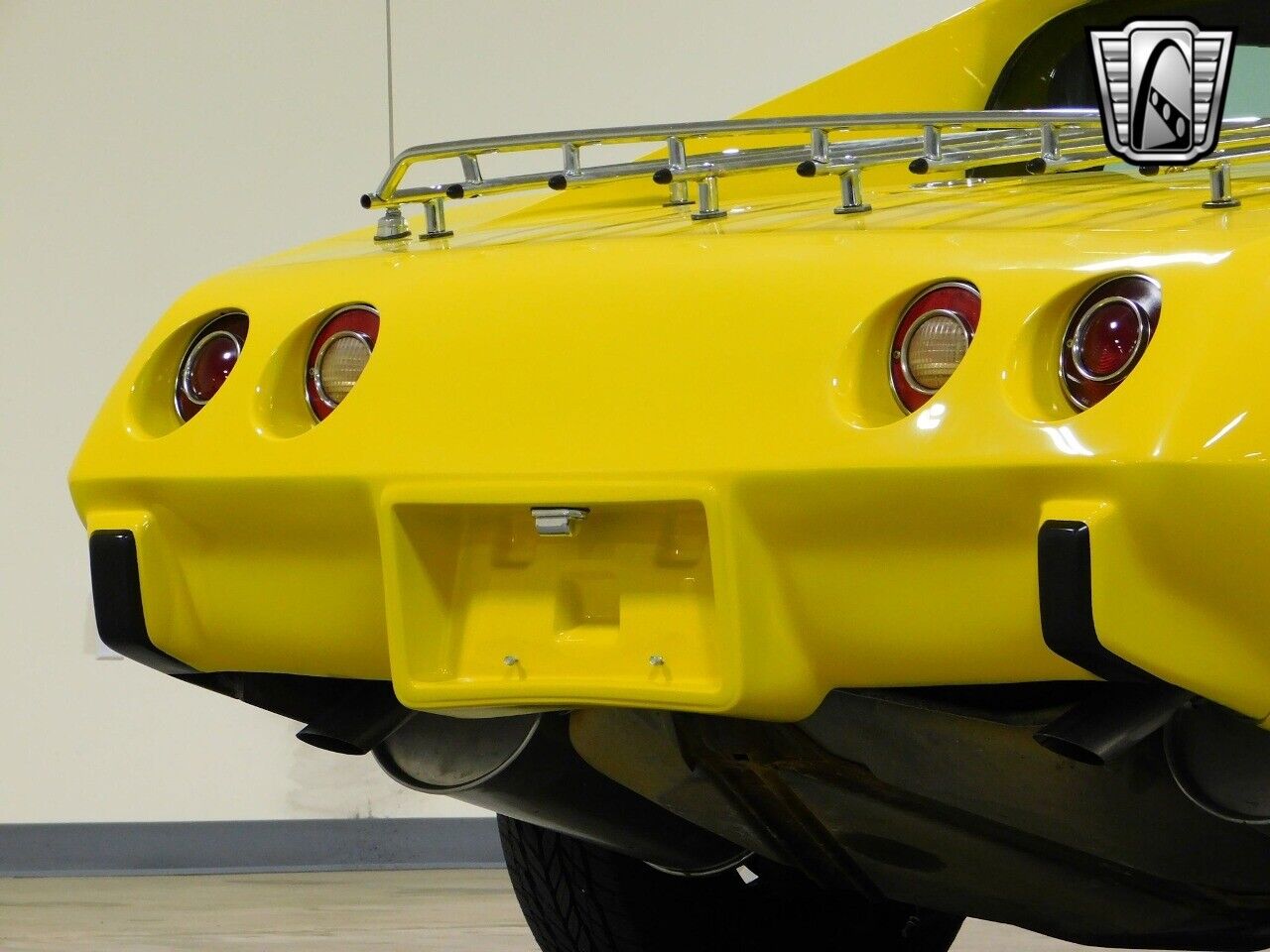 Chevrolet-Corvette-1976-Yellow-Black-152328-11