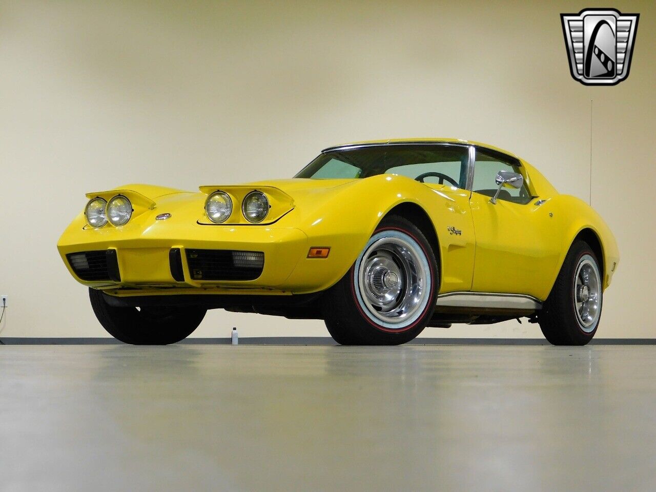 Chevrolet-Corvette-1976-Yellow-Black-152328-2