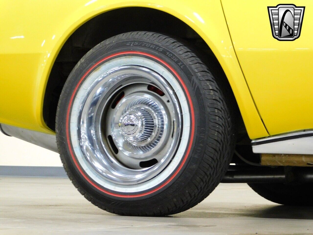 Chevrolet-Corvette-1976-Yellow-Black-152328-9