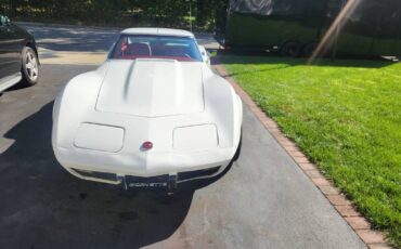 Chevrolet-Corvette-1976-white-167371-11