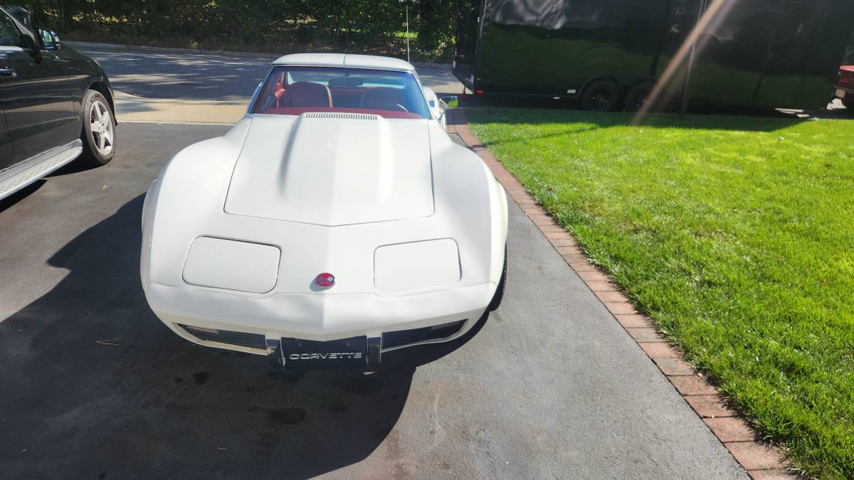 Chevrolet-Corvette-1976-white-167371-11