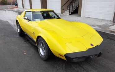 Chevrolet-Corvette-1976-yellow-145645-1