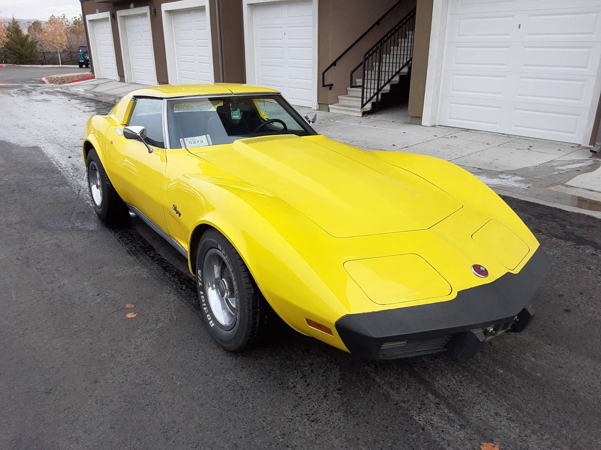 Chevrolet-Corvette-1976-yellow-145645-1