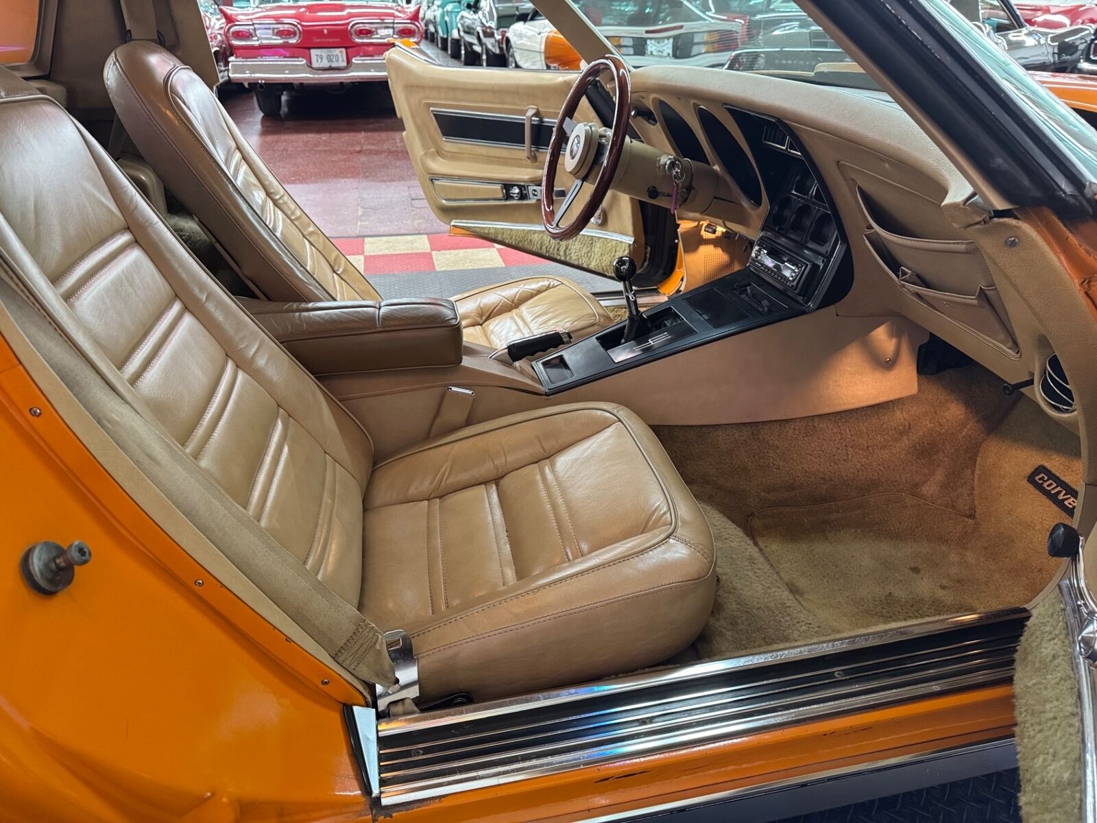 Chevrolet-Corvette-1977-Orange-Tan-132275-37