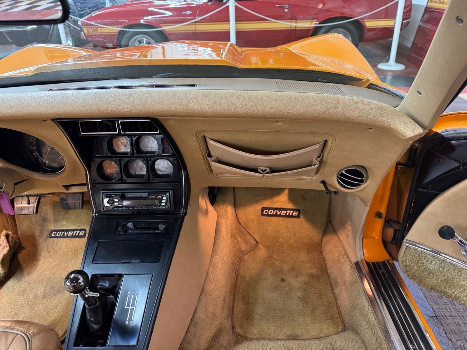 Chevrolet-Corvette-1977-Orange-Tan-132275-38