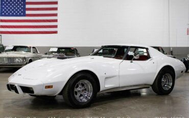 Chevrolet-Corvette-1977-White-Red-140758-1