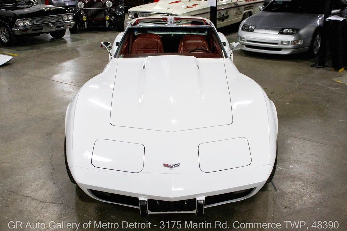 Chevrolet-Corvette-1977-White-Red-140758-11