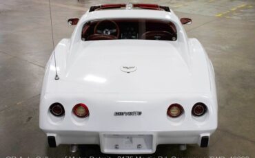 Chevrolet-Corvette-1977-White-Red-140758-5