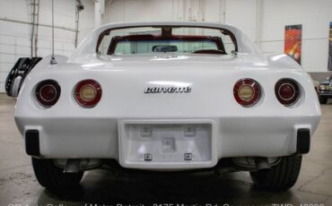 Chevrolet-Corvette-1977-White-Red-140758-6