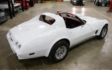 Chevrolet-Corvette-1977-White-Red-140758-7