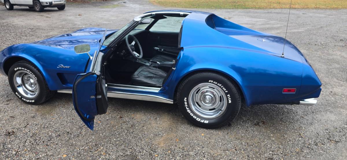 Chevrolet-Corvette-1977-blue-205996-1