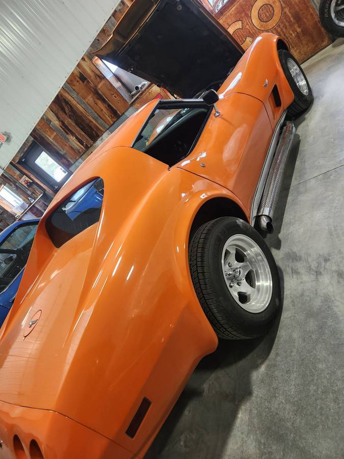 Chevrolet-Corvette-1977-orange-83686