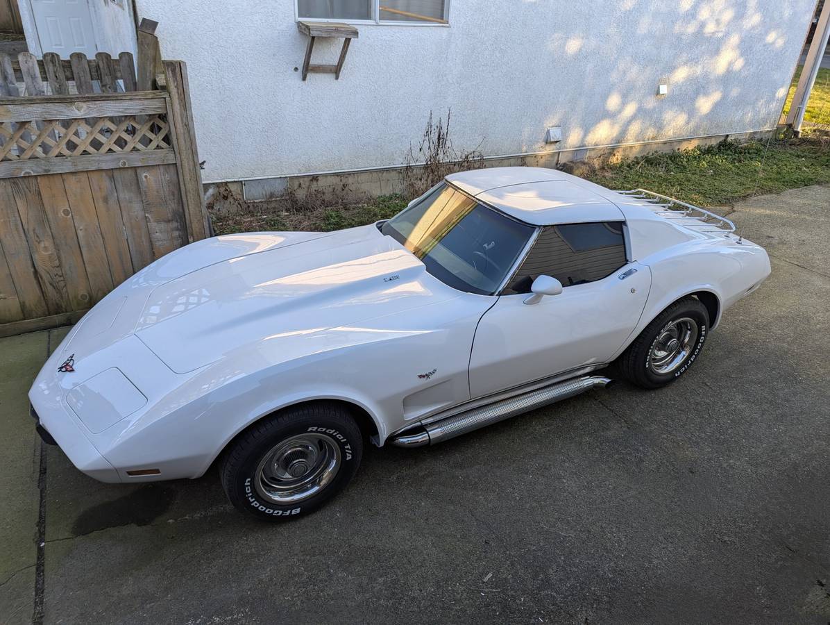 Chevrolet-Corvette-1977-white-144841-1