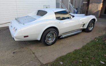 Chevrolet-Corvette-1977-white-144841-2