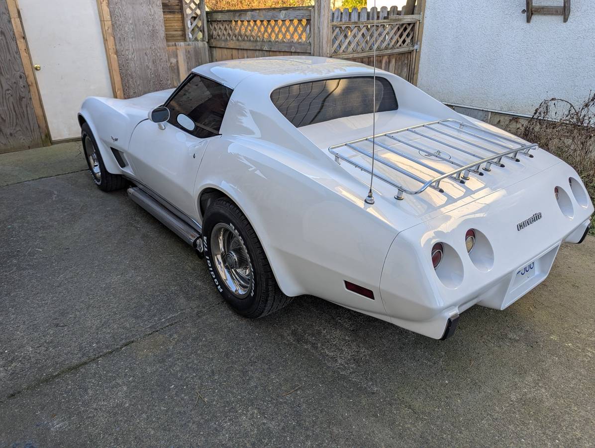 Chevrolet-Corvette-1977-white-144841-3