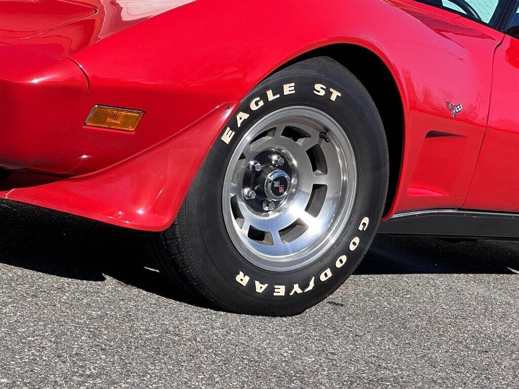 Chevrolet-Corvette-1979-Red-Black-29047-4