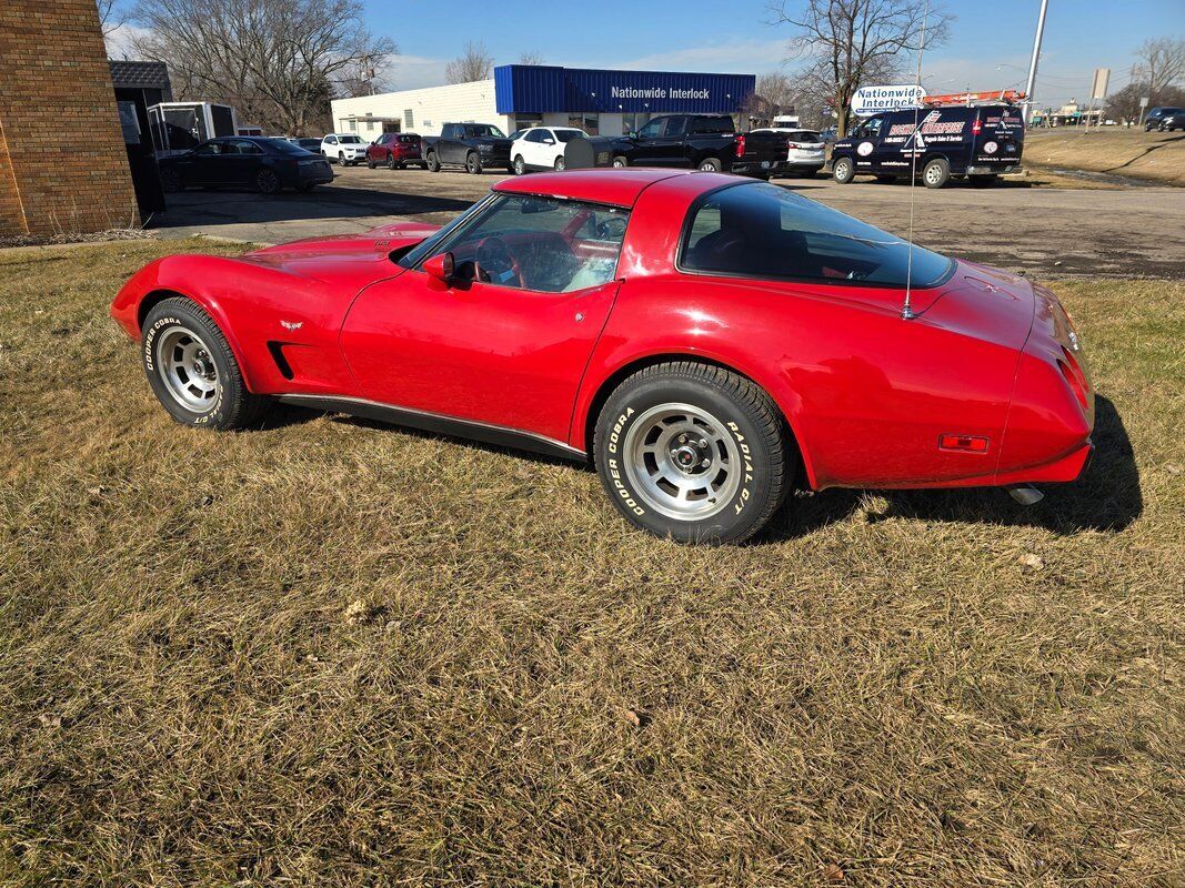 Chevrolet-Corvette-1979-Red-Red-133416-18