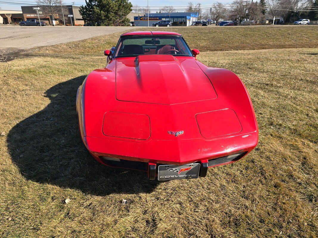 Chevrolet-Corvette-1979-Red-Red-133416-6