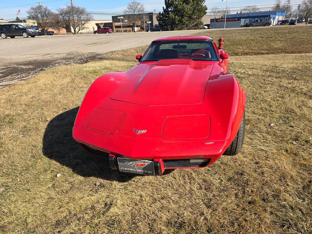 Chevrolet-Corvette-1979-Red-Red-133416-7