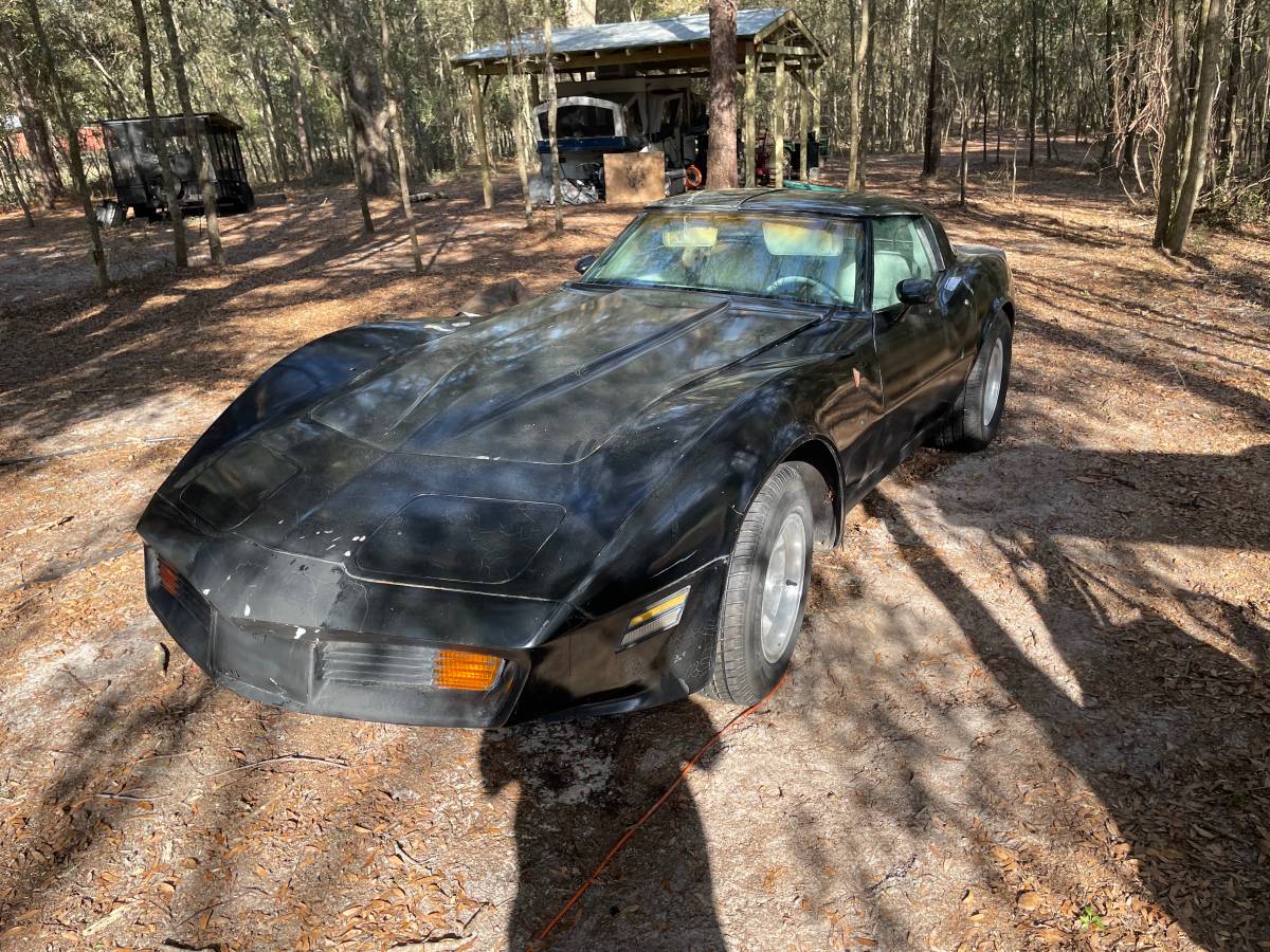 Chevrolet-Corvette-1979-black-112654-2