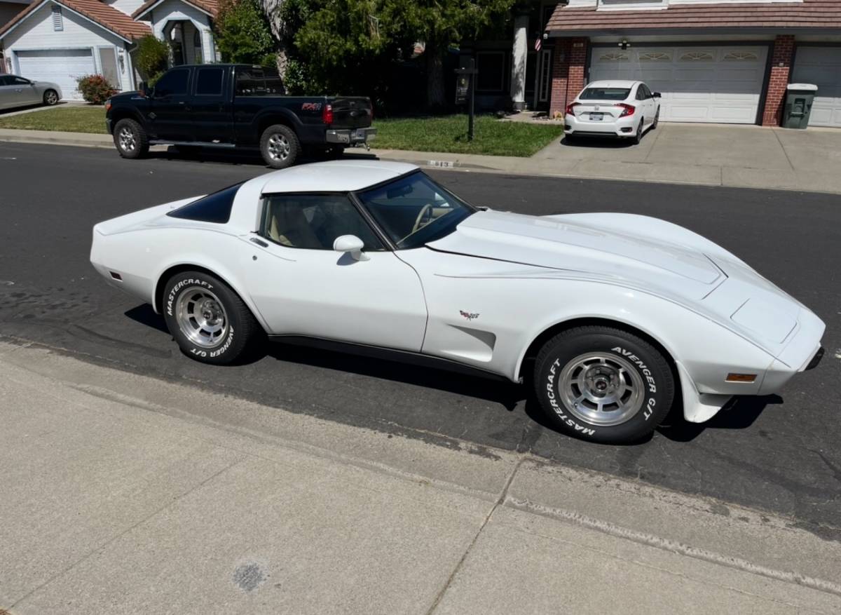 Chevrolet-Corvette-1979-white-88514-1