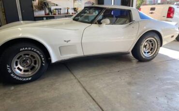 Chevrolet-Corvette-1979-white-88514-2