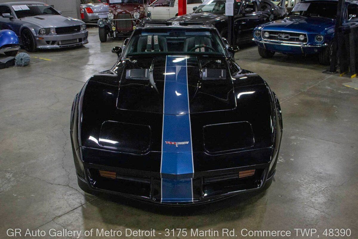 Chevrolet-Corvette-1980-Black-Black-16505-10