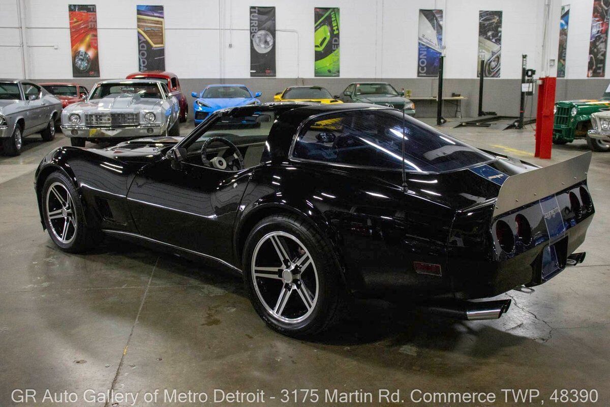 Chevrolet-Corvette-1980-Black-Black-16505-3