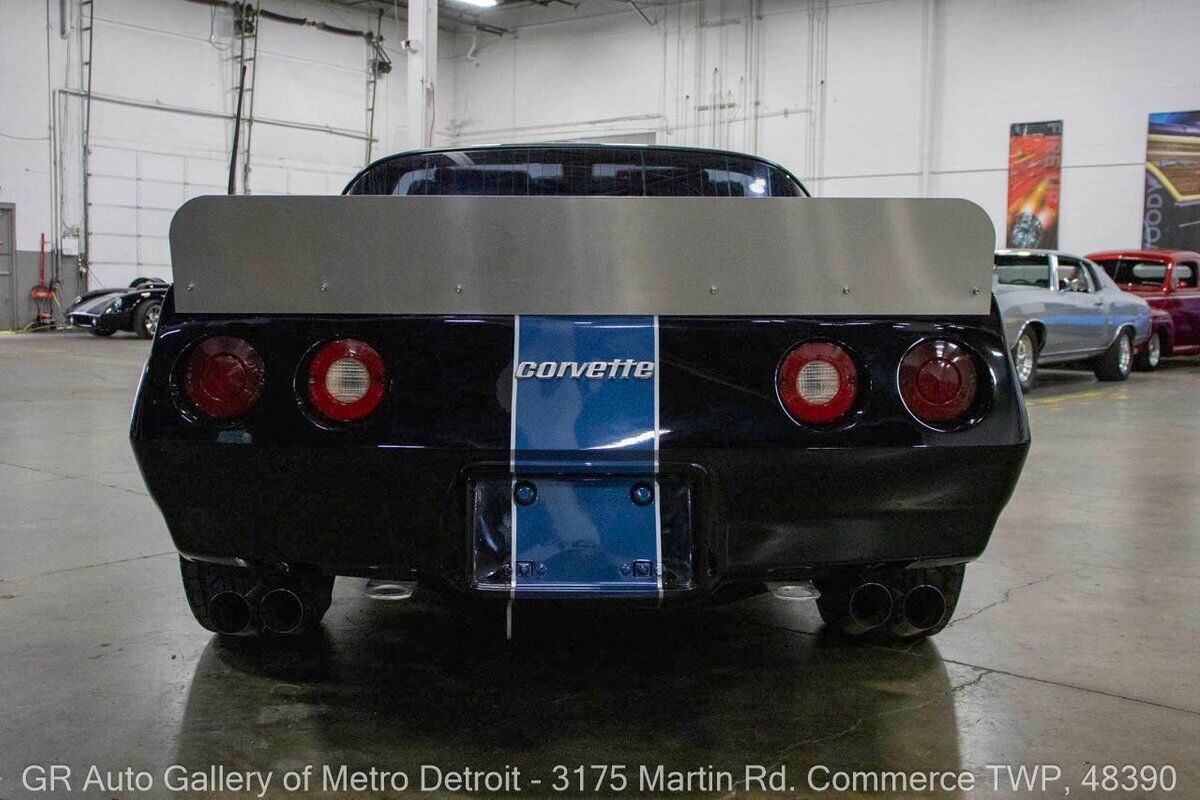 Chevrolet-Corvette-1980-Black-Black-16505-5