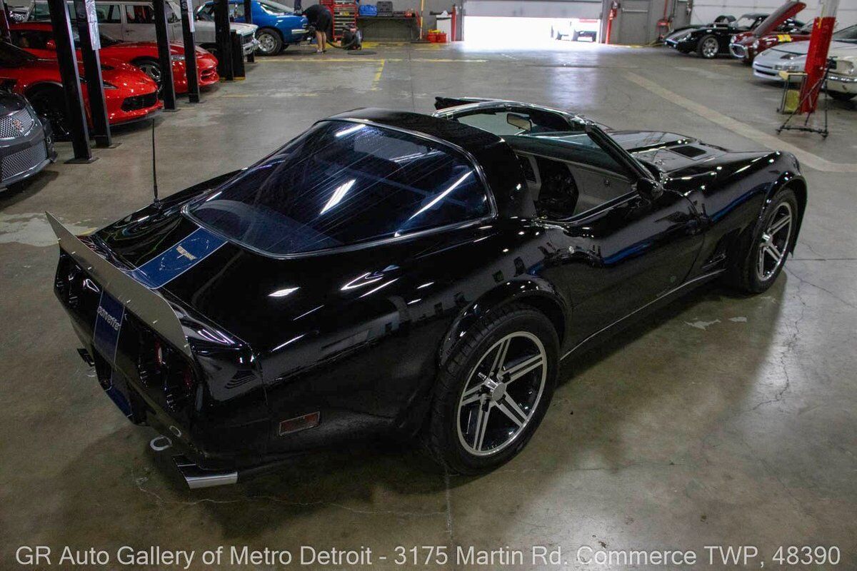 Chevrolet-Corvette-1980-Black-Black-16505-6