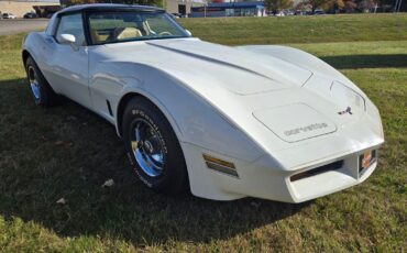 Chevrolet-Corvette-1980-White-Saddle-98114-2