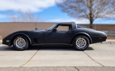 Chevrolet-Corvette-1980-black-159635-1