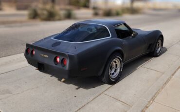 Chevrolet-Corvette-1980-black-159635-2