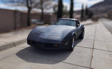 Chevrolet-Corvette-1980-black-159635-3