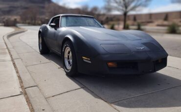 Chevrolet-Corvette-1980-black-159635