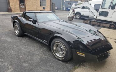 Chevrolet-Corvette-1980-black-48280-2