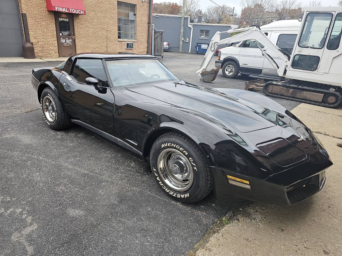 Chevrolet-Corvette-1980-black-48280-2