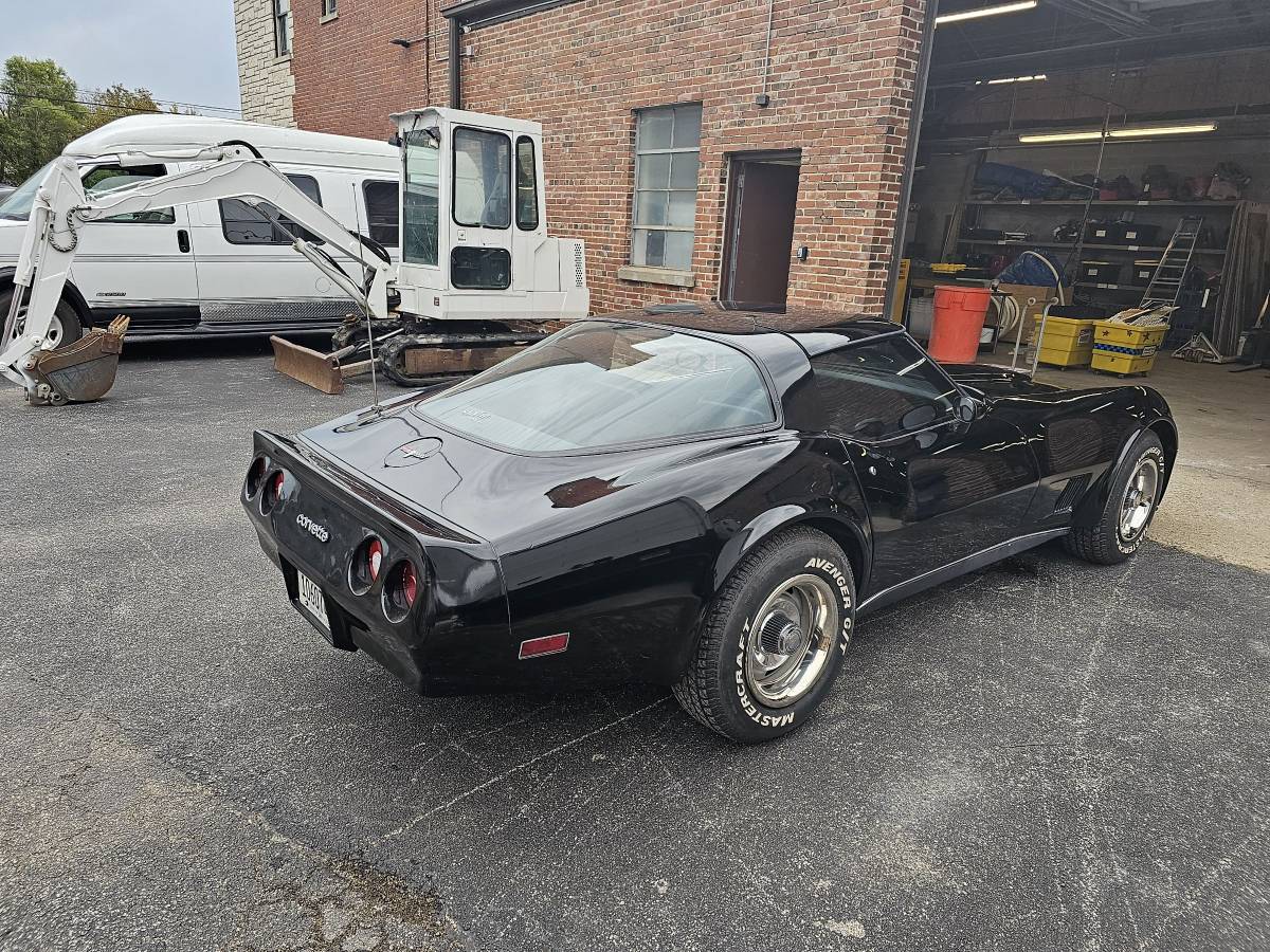 Chevrolet-Corvette-1980-black-48280-3