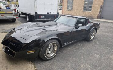 Chevrolet-Corvette-1980-black-48280