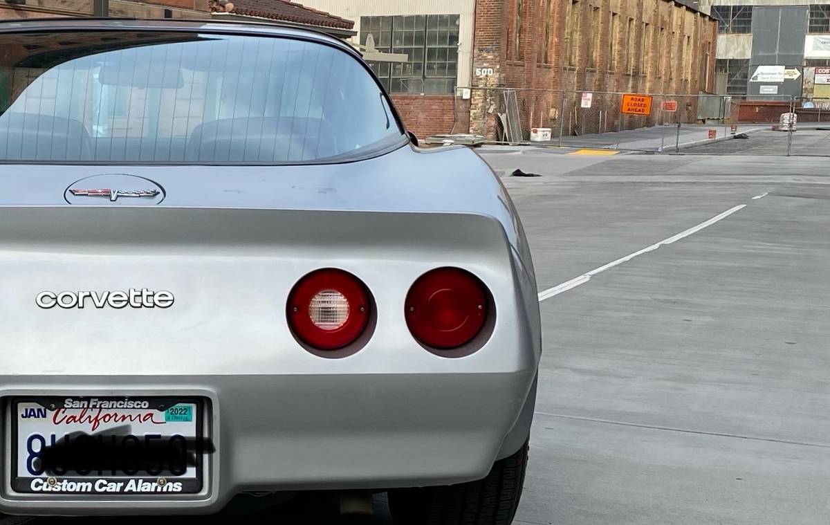 Chevrolet-Corvette-1980-silver-28968-2