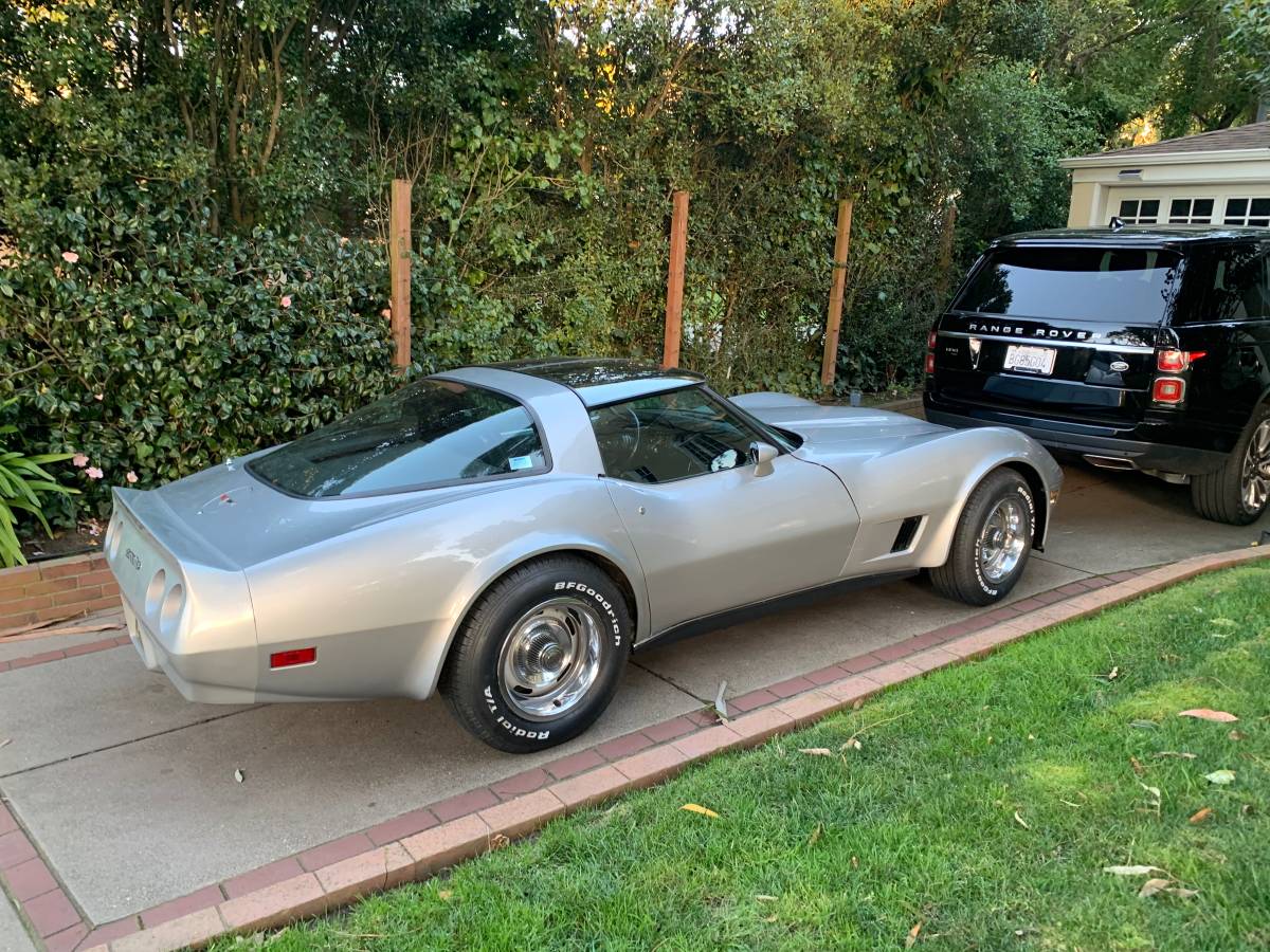 Chevrolet-Corvette-1980-silver-28968-3