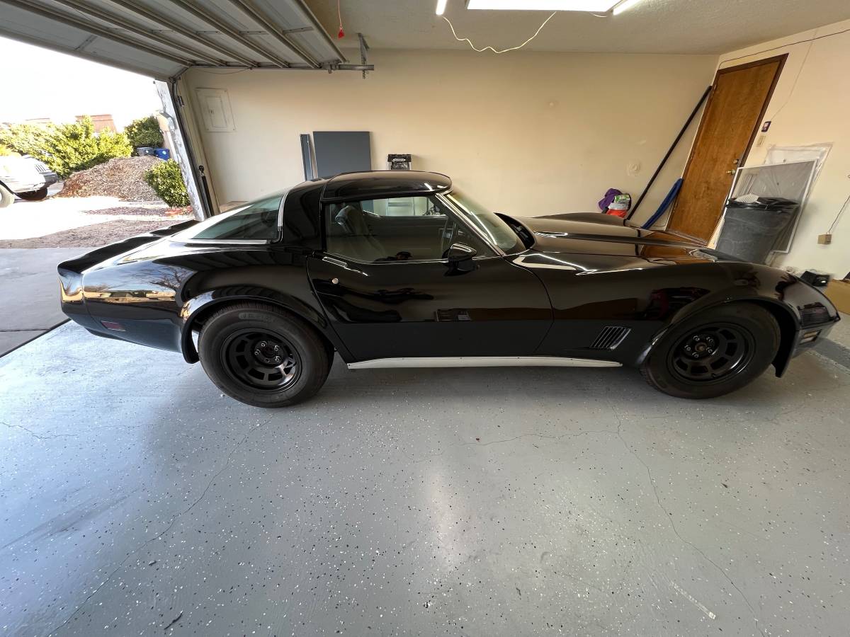 Chevrolet-Corvette-1981-209214-5