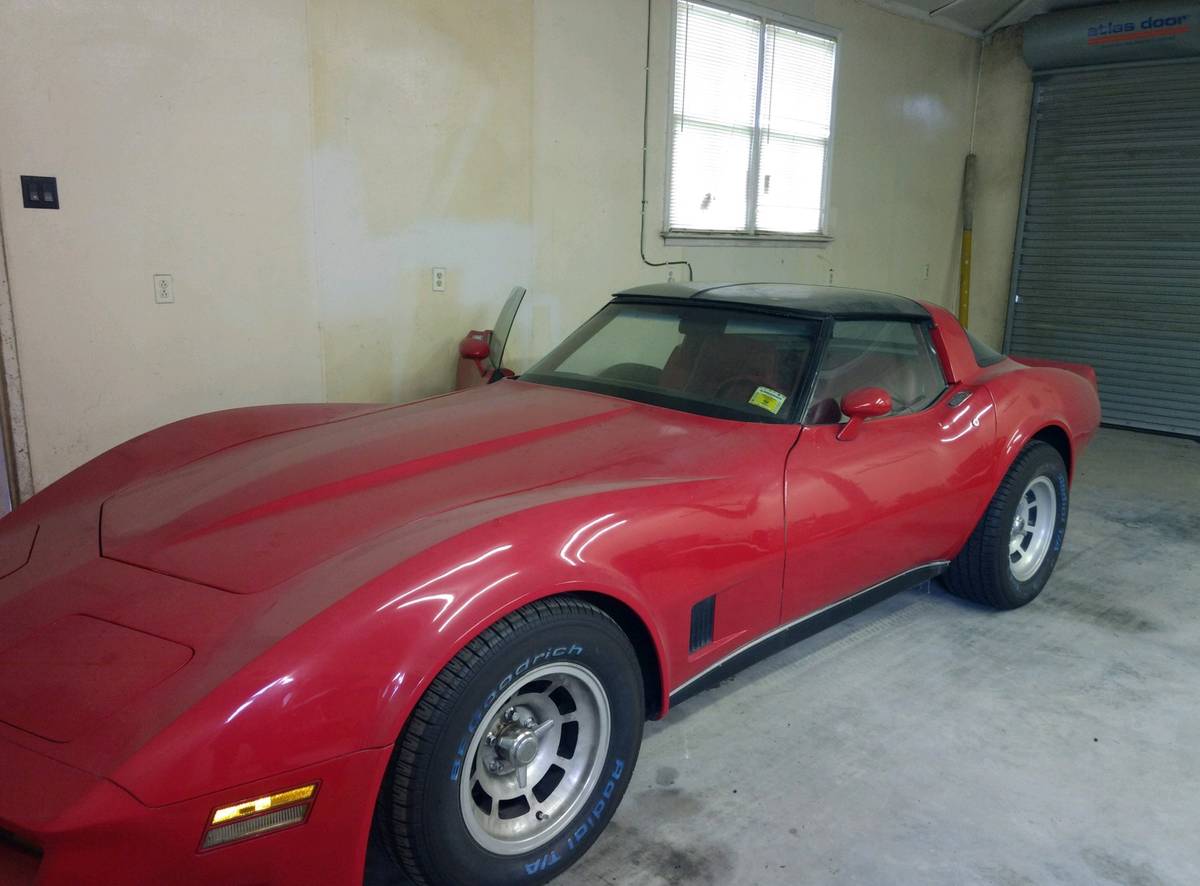 Chevrolet-Corvette-1981-red-156106-1