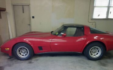 Chevrolet-Corvette-1981-red-156106-2