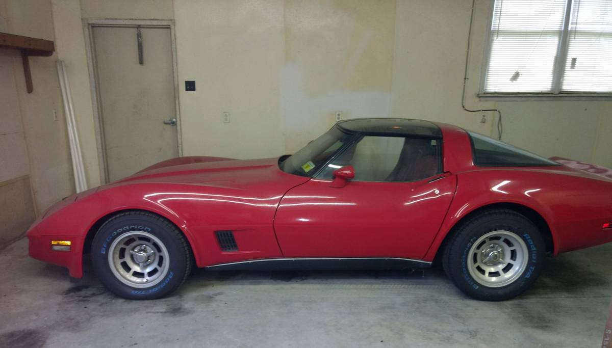 Chevrolet-Corvette-1981-red-156106-2