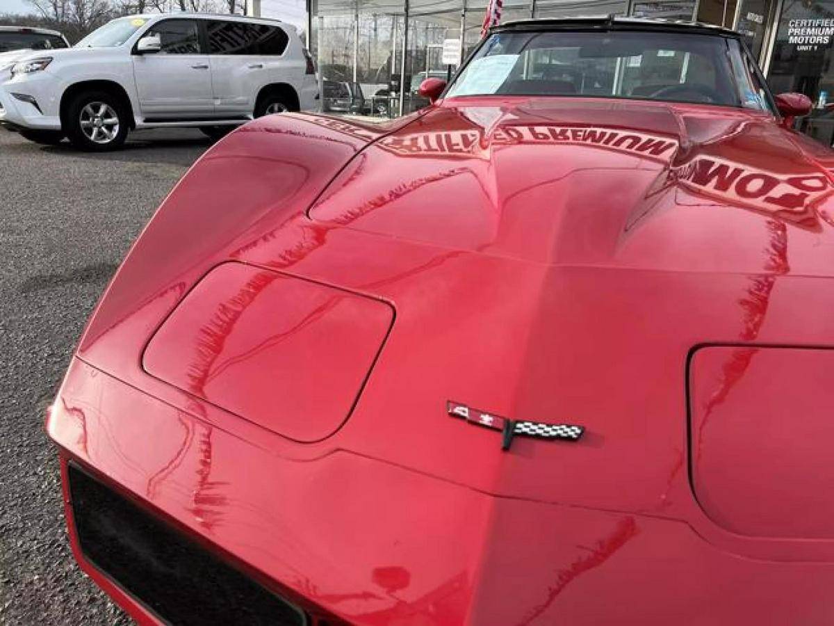 Chevrolet-Corvette-1981-red-187668-11