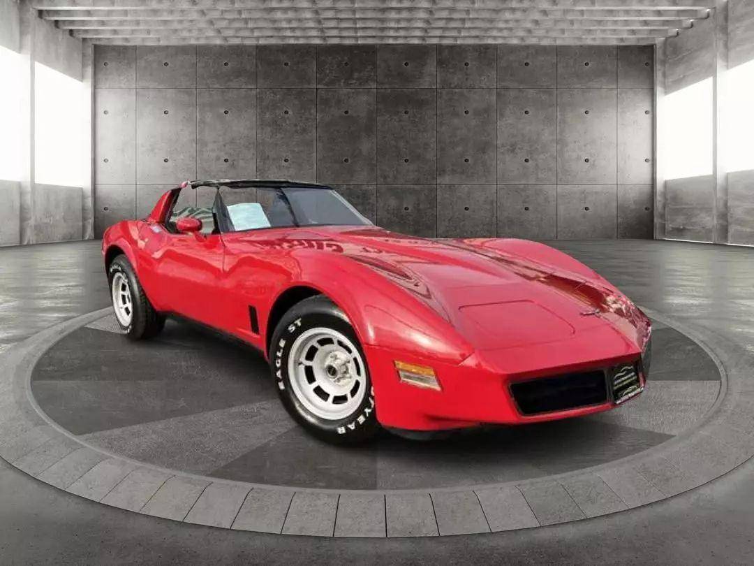 Chevrolet-Corvette-1981-red-187668-5