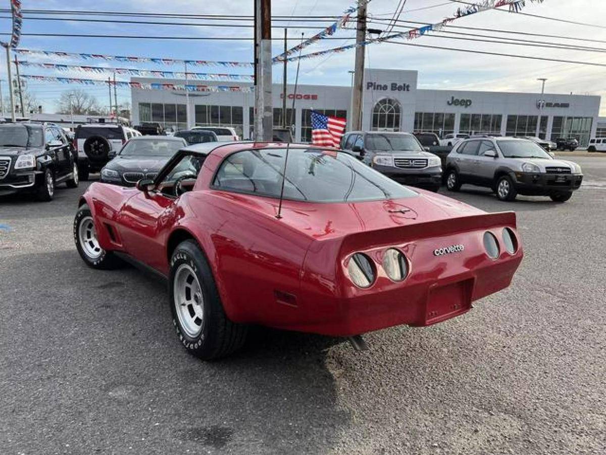 Chevrolet-Corvette-1981-red-187668-7