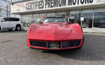 Chevrolet-Corvette-1981-red-187668-9